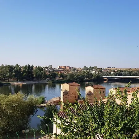 La Casa Del Rio * Zamora